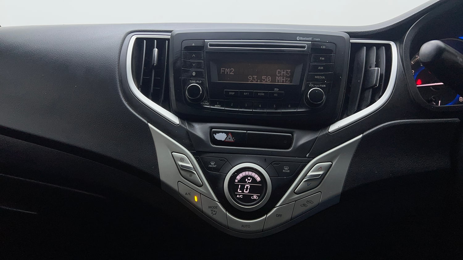 Used 2016 Maruti Suzuki Baleno Delta 1.2 Petrol Manual top_features Integrated (in-dash) music system