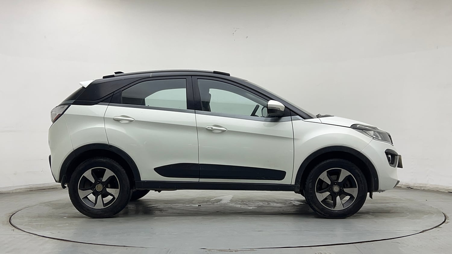 Used 2018 Tata Nexon XZA Plus Petrol Petrol Automatic exterior RIGHT SIDE VIEW