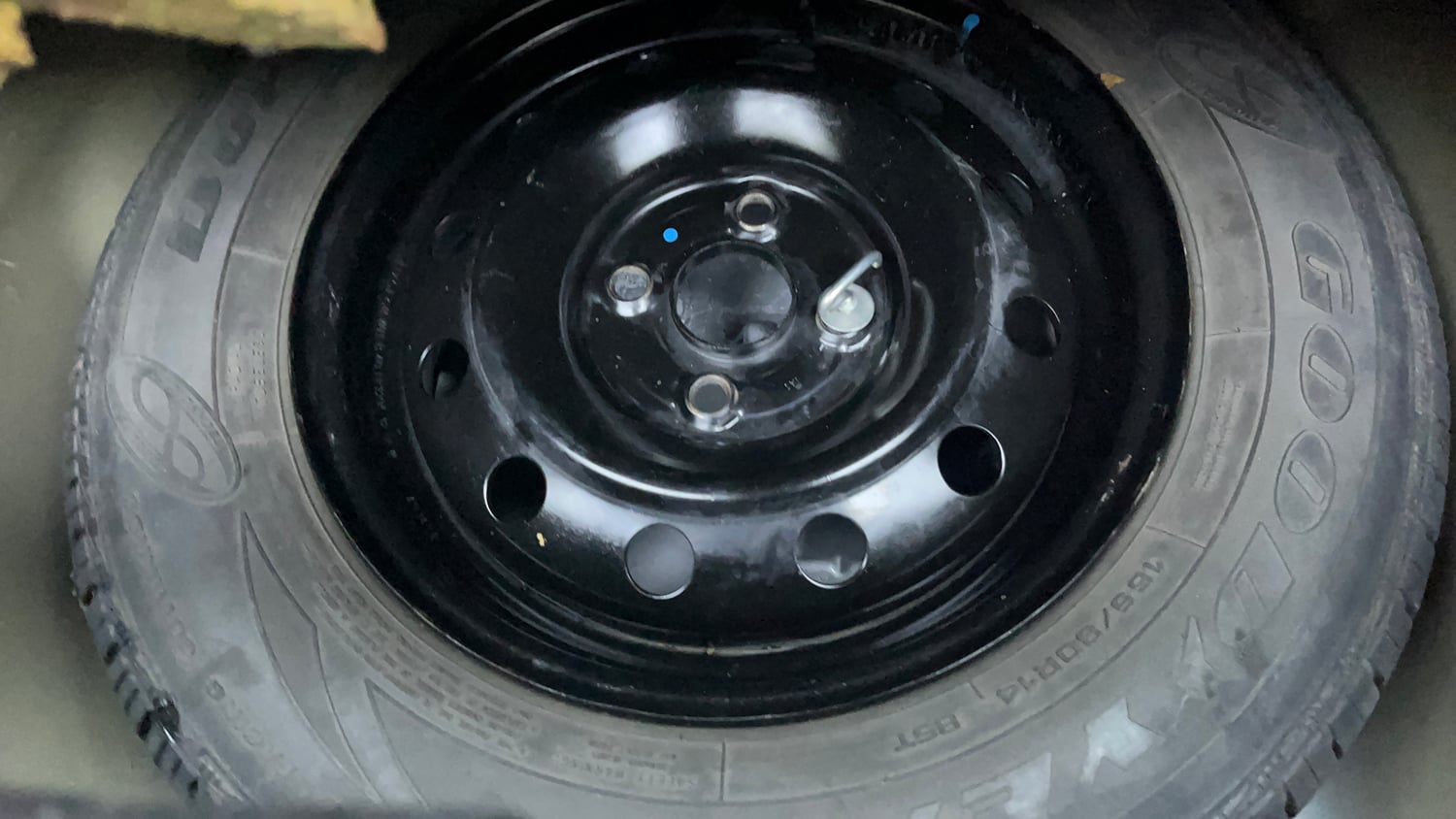 Used 2012 Maruti Suzuki Swift VXi Petrol Manual tyres SPARE TYRE VIEW