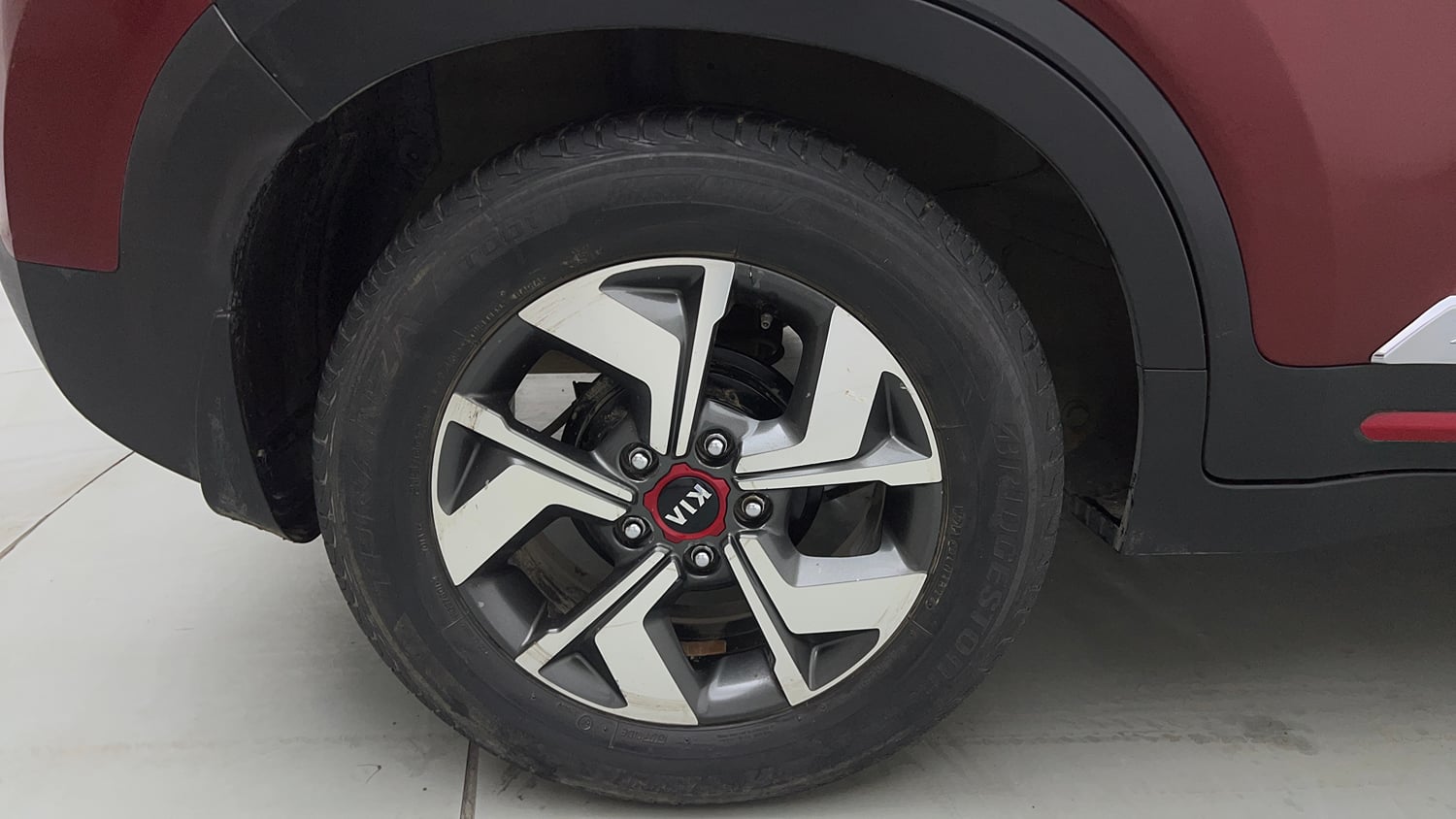 Used 2020 Kia Sonet GTX Plus 1.0 DCT Petrol Automatic tyres RIGHT REAR TYRE RIM VIEW
