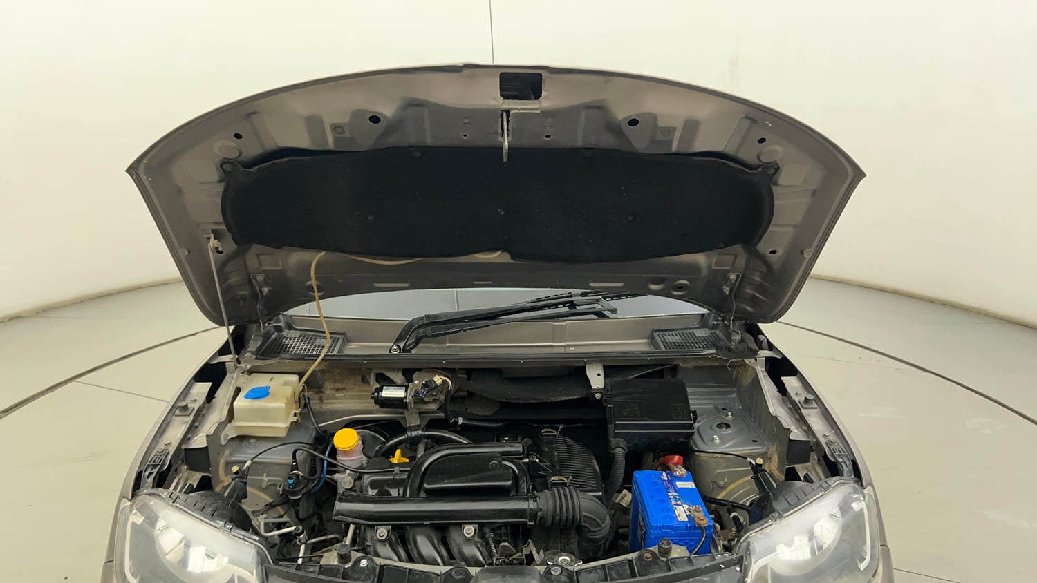 Used 2018 Renault Kwid 1.0 RXL Petrol Manual engine ENGINE & BONNET OPEN FRONT VIEW