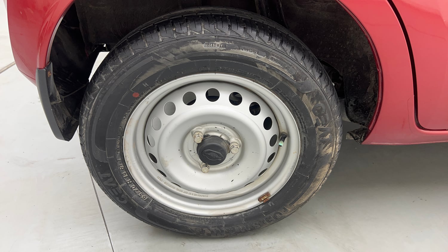 Used 2021 Datsun Redi-GO A Petrol Manual tyres RIGHT REAR TYRE RIM VIEW