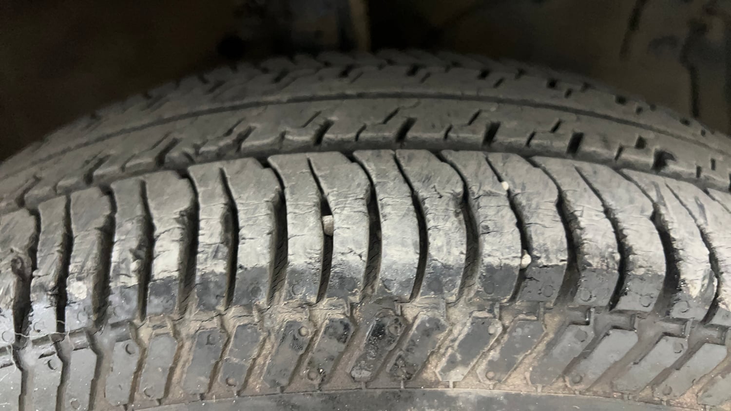 Used 2018 Maruti Suzuki Swift VXI (O) Petrol Manual tyres RIGHT FRONT TYRE TREAD VIEW