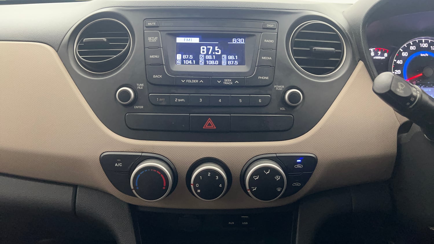 Used 2018 Hyundai Grand i10 Magna 1.2 Kappa VTVT Petrol Manual top_features Integrated (in-dash) music system