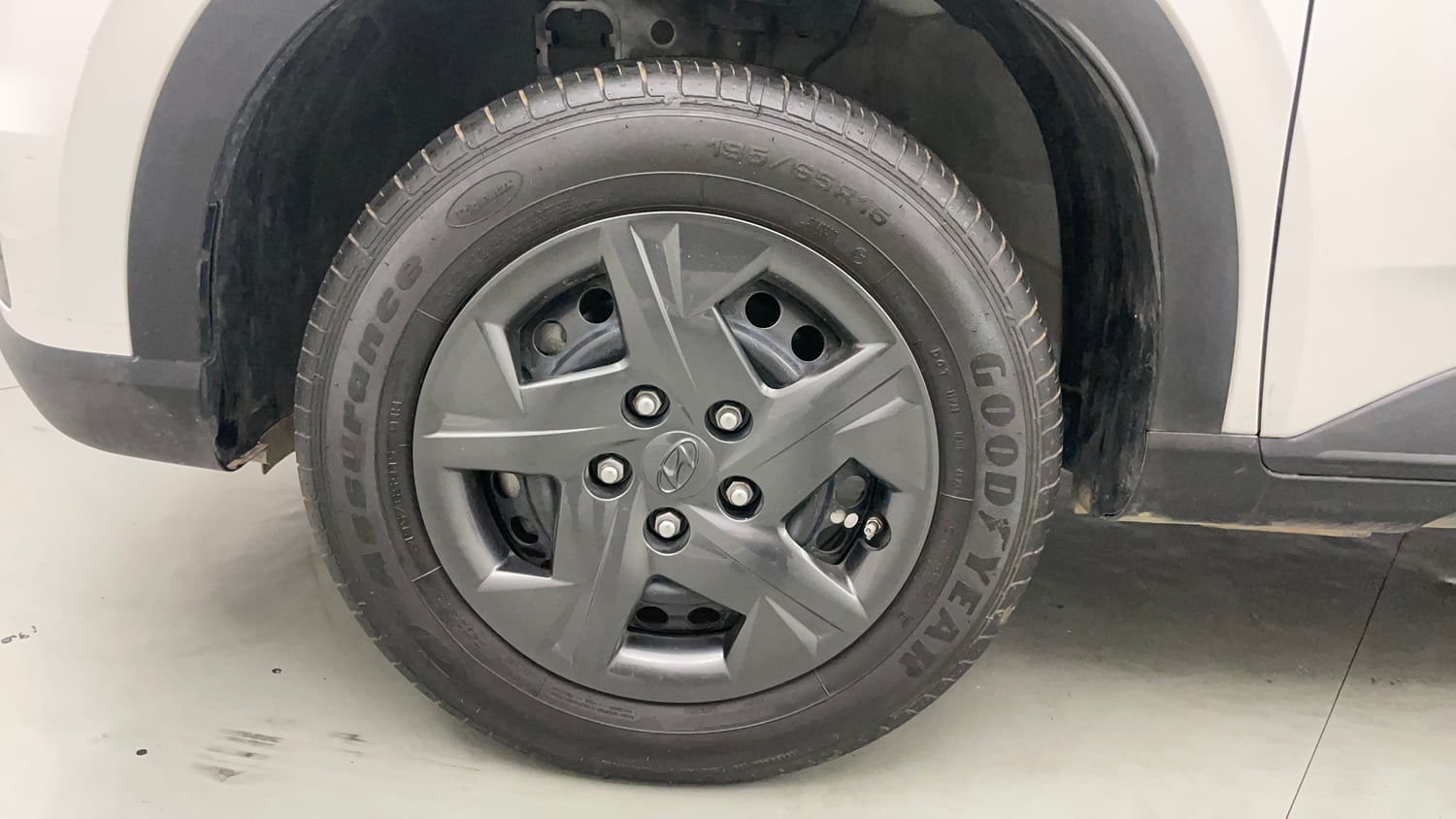 Used 2024 Hyundai Venue SX 1.2 Petrol Petrol Manual tyres LEFT FRONT TYRE RIM VIEW