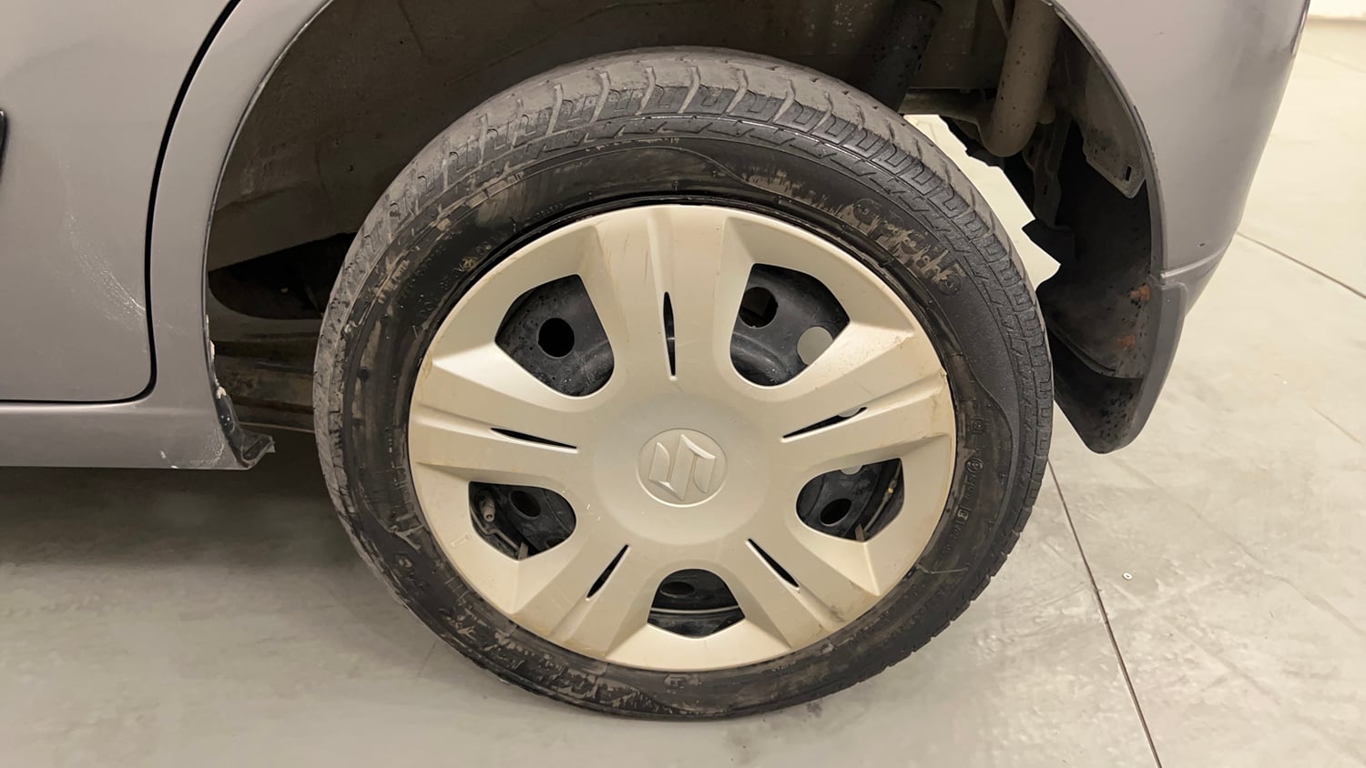 Used 2014 Maruti Suzuki Wagon R VXI Petrol Manual tyres LEFT REAR TYRE RIM VIEW