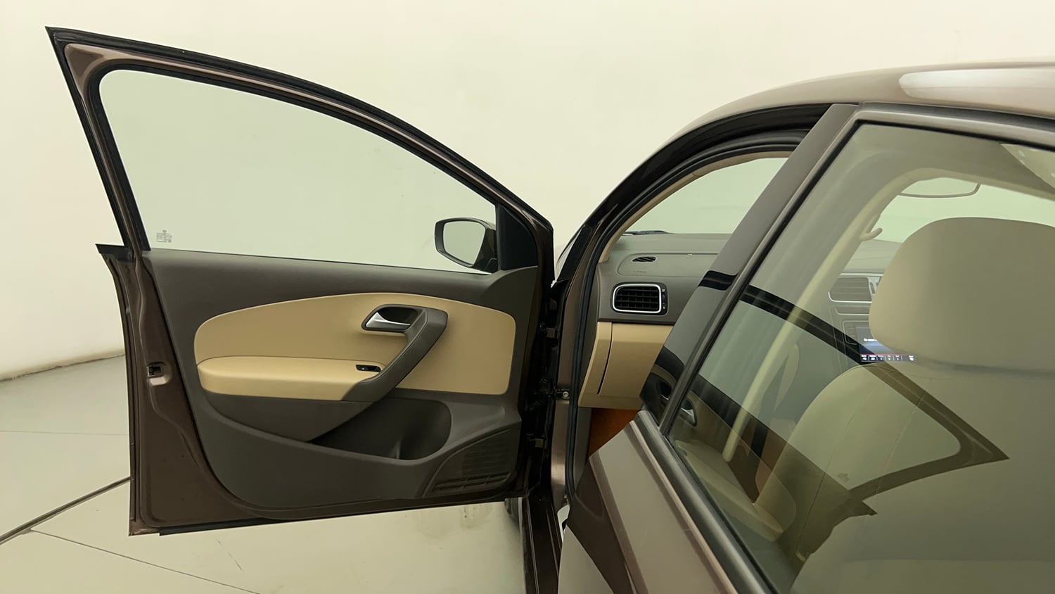 Used 2019 Volkswagen Vento Highline 1.6 (P) Petrol Manual interior LEFT FRONT DOOR OPEN VIEW