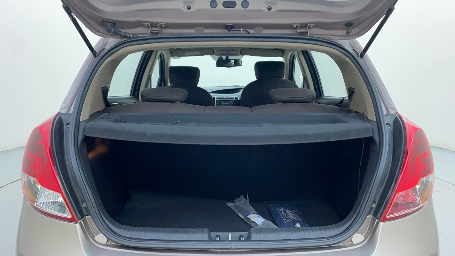 Used 2013 Hyundai i20 Asta 1.2 Petrol Manual interior DICKY INSIDE VIEW