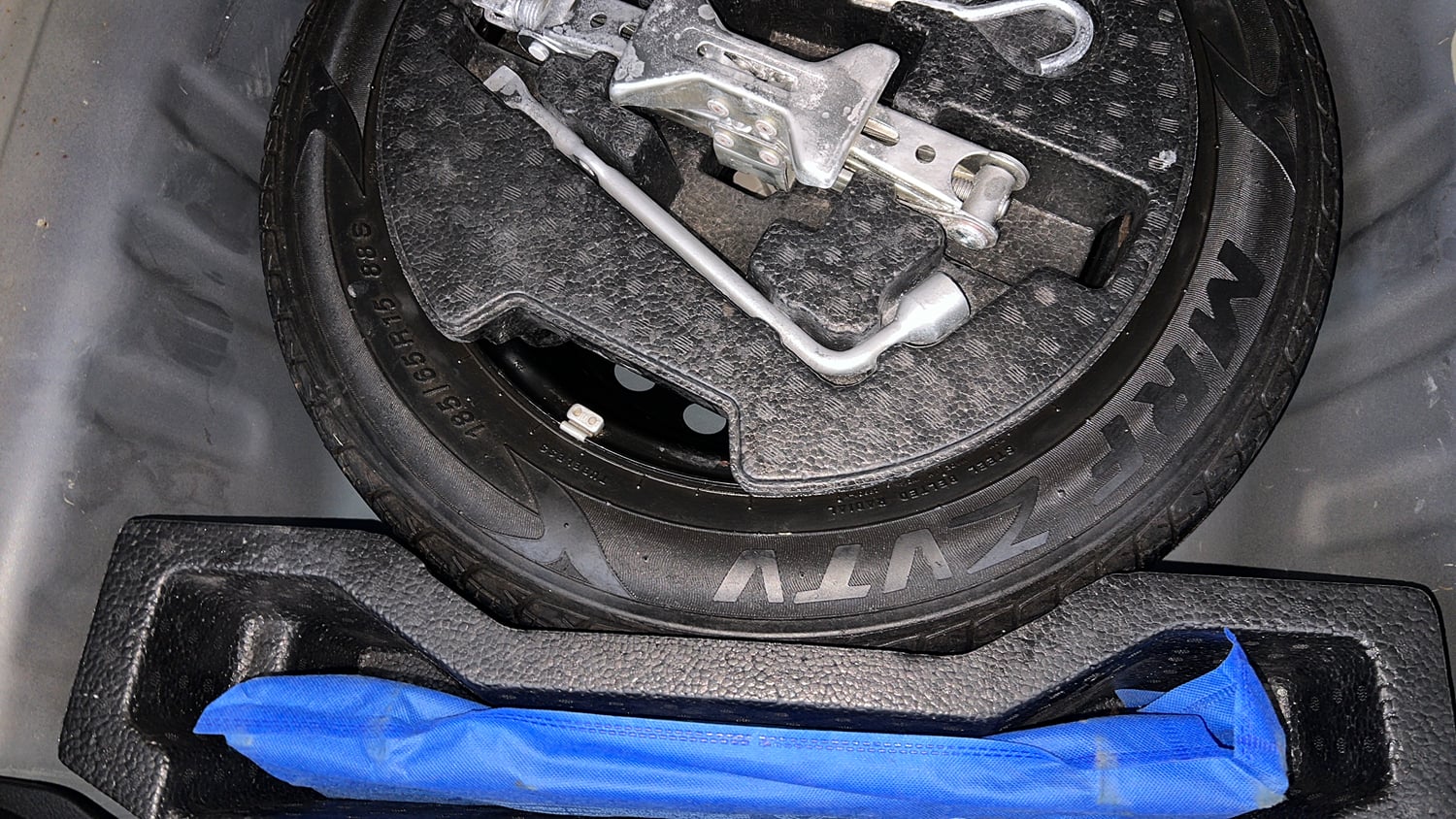 Used 2019 Maruti Suzuki Ciaz Delta Hybrid 1.5 AT Petrol Automatic tyres SPARE TYRE VIEW