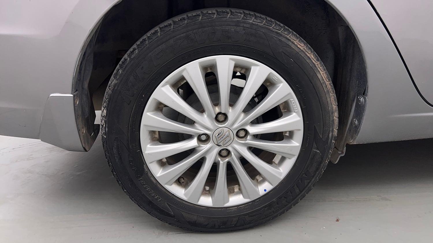 Used 2019 Maruti Suzuki Ciaz Delta Hybrid 1.5 AT Petrol Automatic tyres RIGHT REAR TYRE RIM VIEW