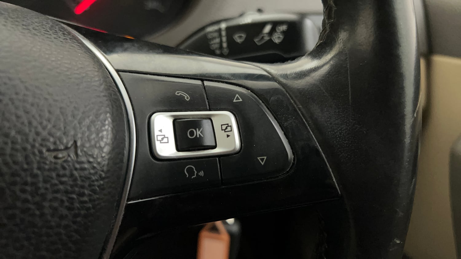 Used 2019 Volkswagen Vento Highline 1.6 (P) Petrol Manual top_features Cruise control