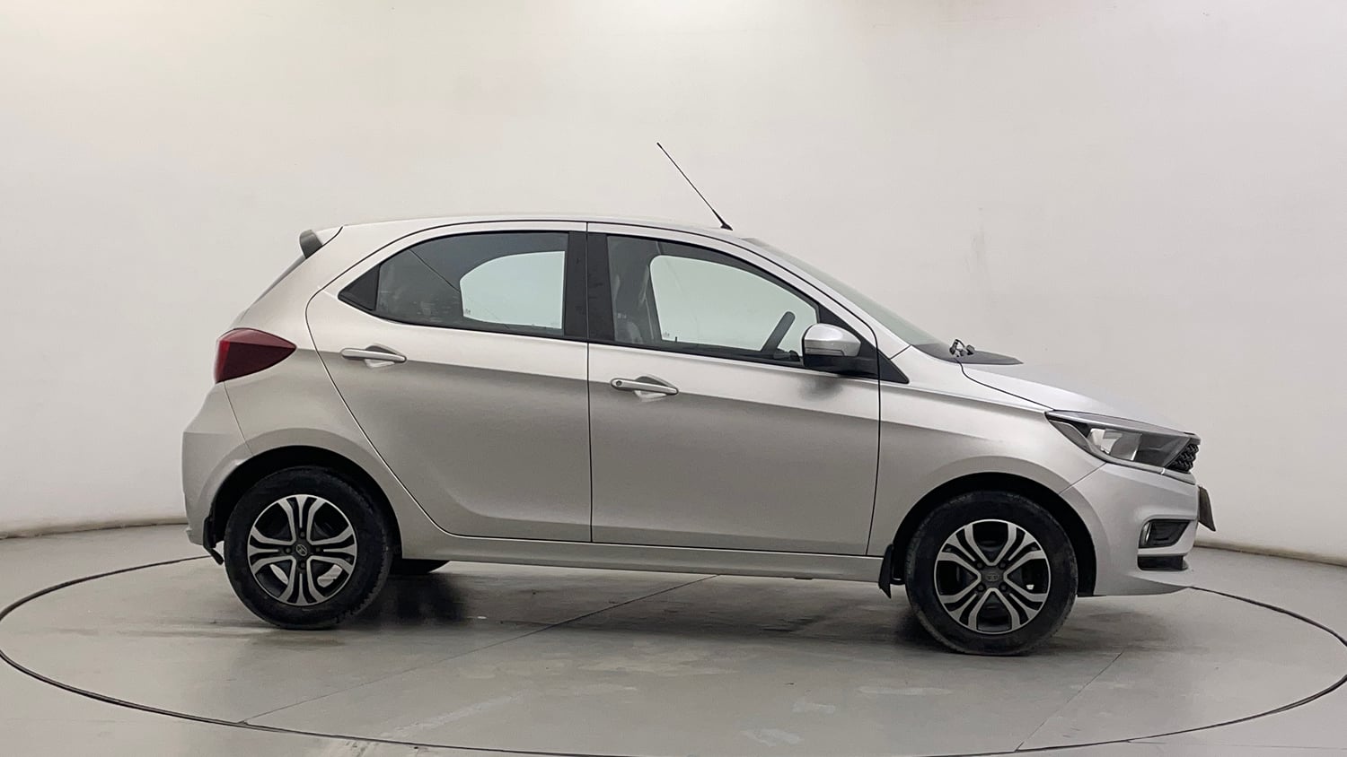 Used 2020 Tata Tiago XZ Petrol Manual exterior RIGHT SIDE VIEW