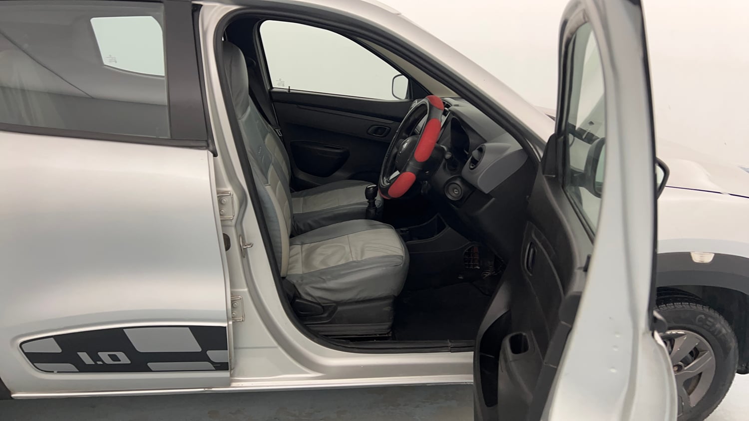 Used 2018 Renault Kwid 1.0 RXT Opt Petrol Manual interior RIGHT SIDE FRONT DOOR CABIN VIEW
