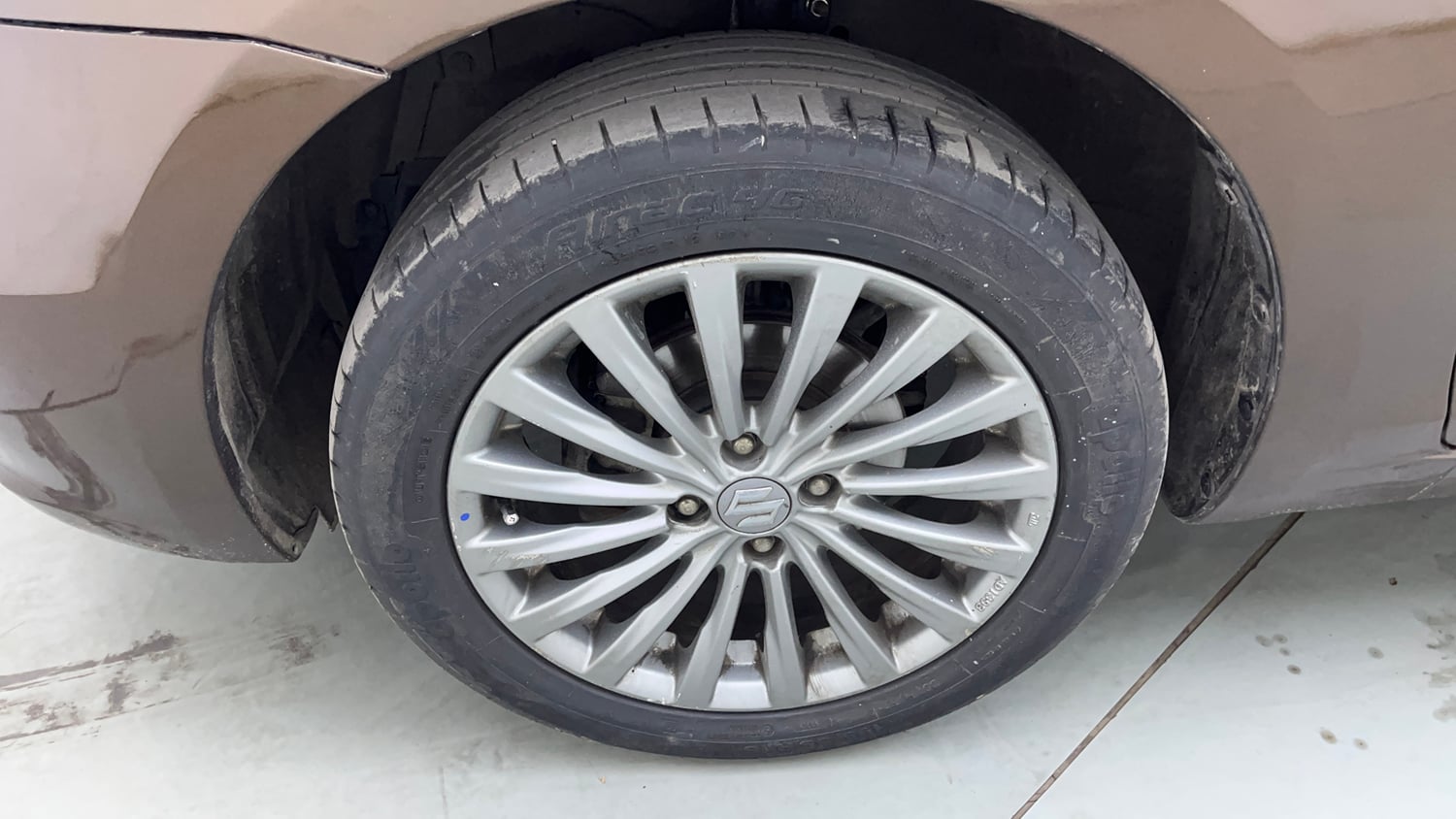 Used 2017 Maruti Suzuki Ciaz ZXI+ Petrol Manual tyres LEFT FRONT TYRE RIM VIEW