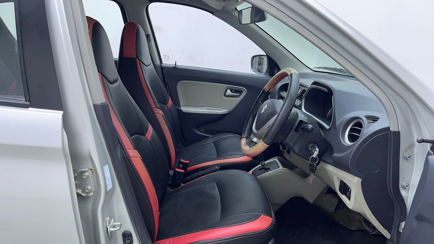 Used 2016 Maruti Suzuki Alto K10 VXi AMT Petrol Automatic interior RIGHT SIDE FRONT DOOR CABIN VIEW