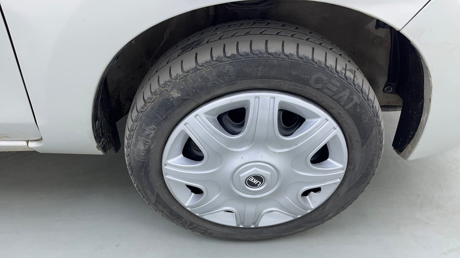 Used 2016 Maruti Suzuki Alto K10 VXi AMT Petrol Automatic tyres RIGHT FRONT TYRE RIM VIEW