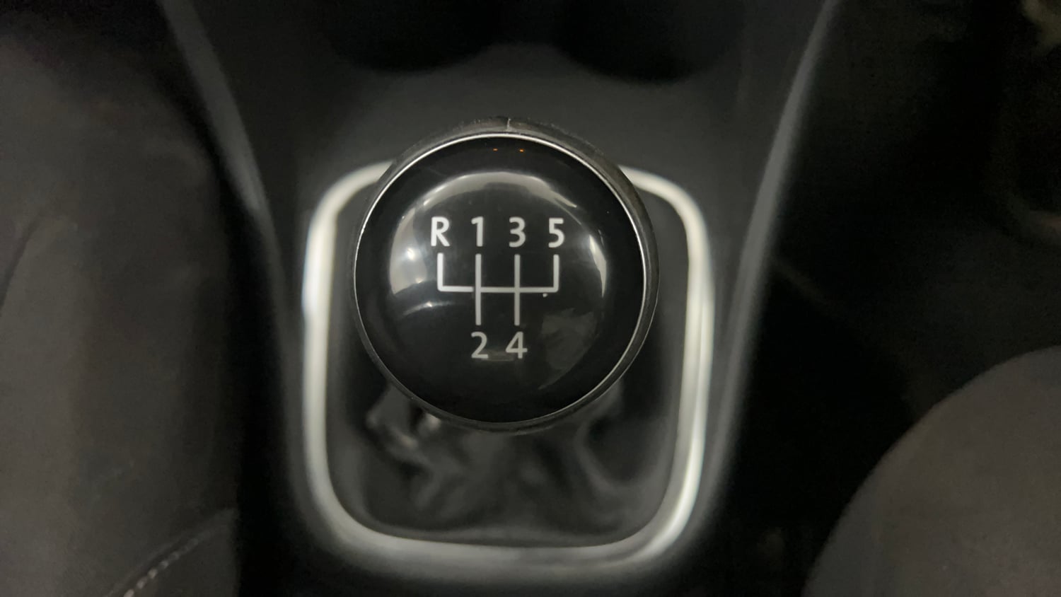 Used 2015 Volkswagen Polo Comfortline 1.5L (D) Diesel Manual interior GEAR  KNOB VIEW