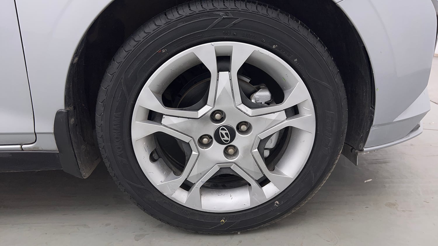Used 2024 Hyundai i20 Sportz (O) 1.2 MT Petrol Manual tyres RIGHT FRONT TYRE RIM VIEW