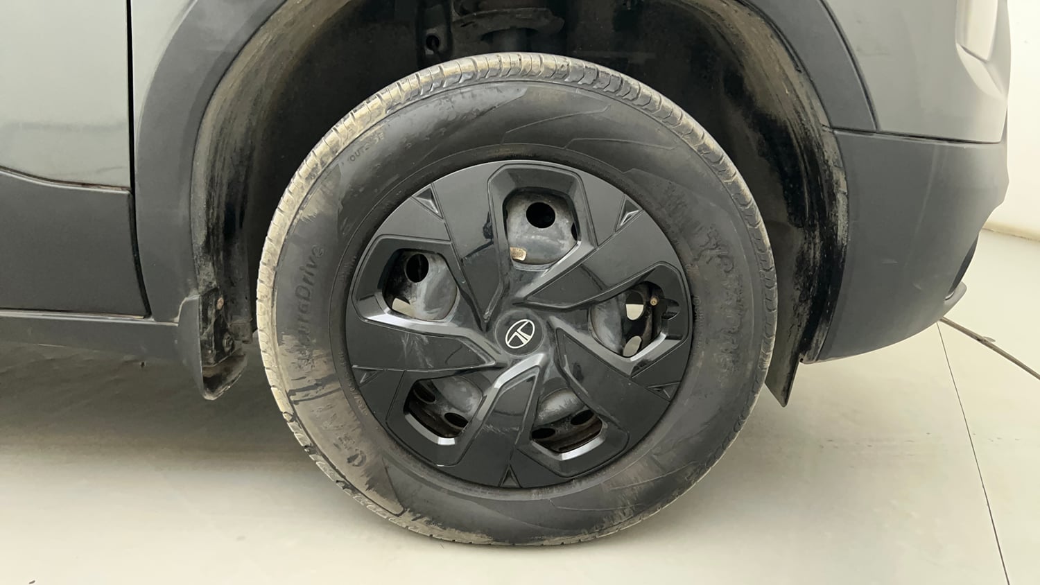 Used 2024 Tata Punch Adventure MT Petrol Manual tyres RIGHT FRONT TYRE RIM VIEW