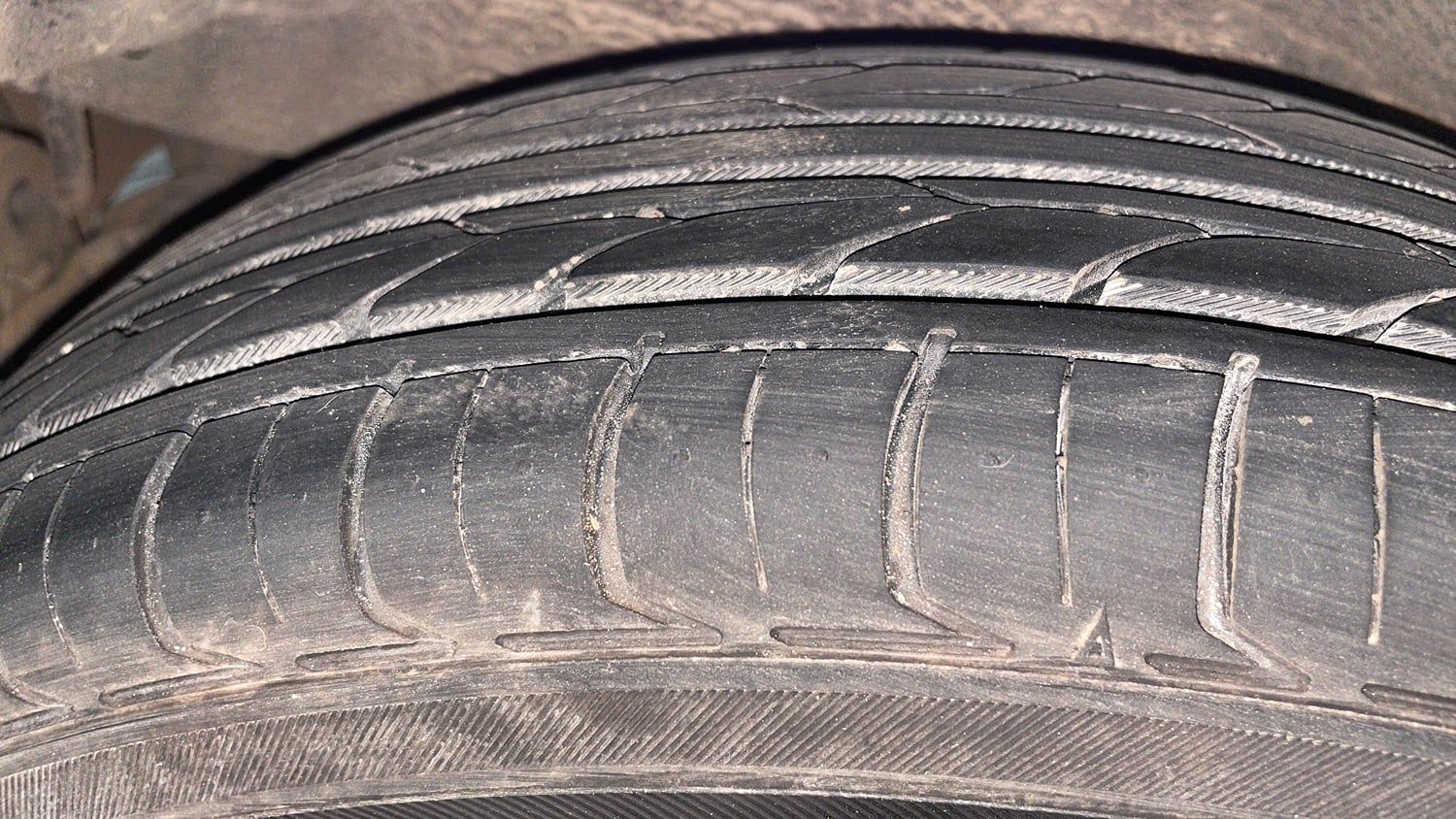 Used 2013 Hyundai i10 Sportz 1.2 Kappa2 Petrol Manual tyres RIGHT REAR TYRE TREAD VIEW