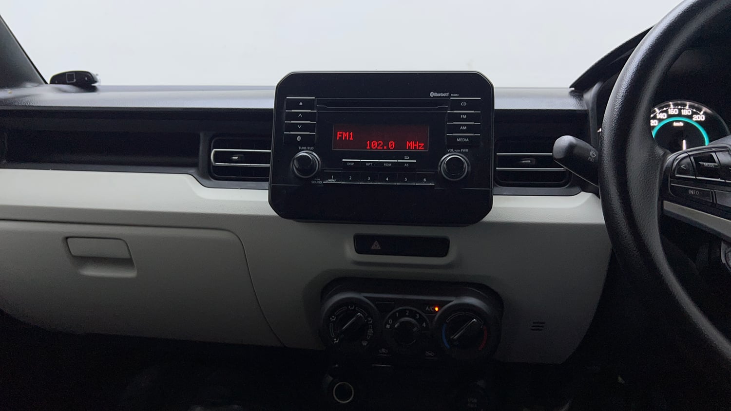 Used 2017 Maruti Suzuki Ignis Delta 1.2 MT Petrol Manual top_features Integrated (in-dash) music system