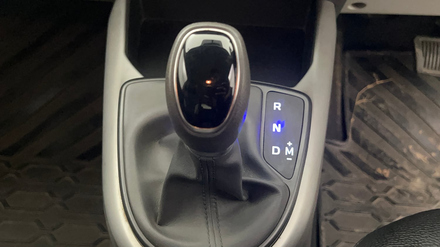 Used 2019 Hyundai Grand i10 Nios Magna AMT 1.2 Kappa VTVT Petrol Automatic interior GEAR  KNOB VIEW