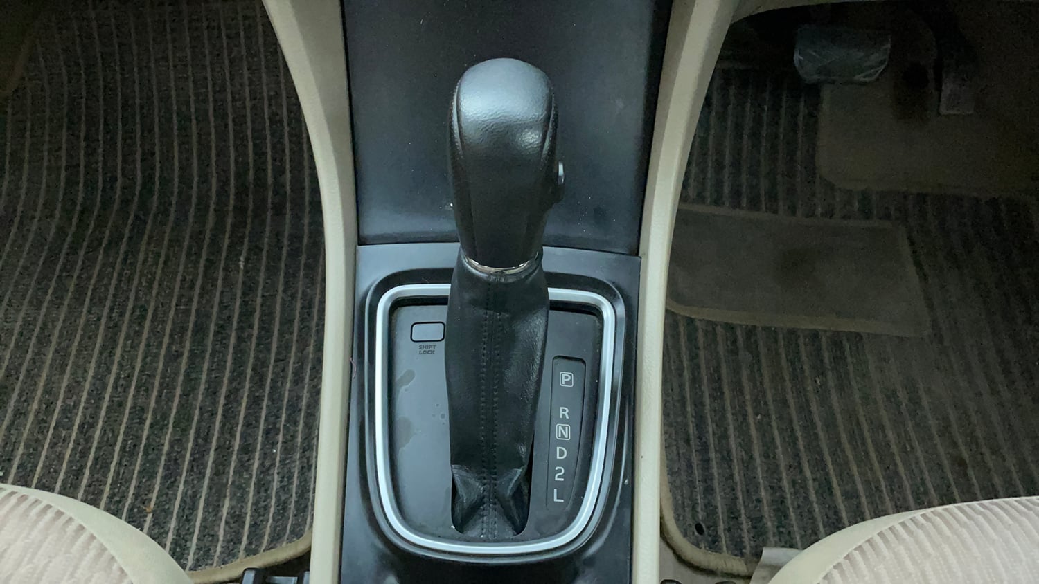 Used 2019 Maruti Suzuki Ciaz Zeta Hybrid 1.5 AT Petrol Automatic interior GEAR  KNOB VIEW
