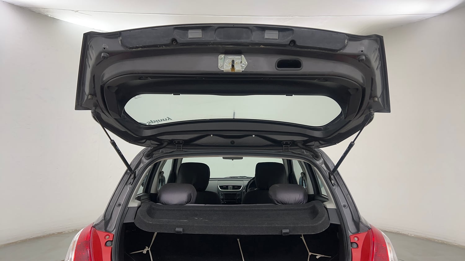 Used 2018 Maruti Suzuki Swift VXI (O) Petrol Manual interior DICKY DOOR OPEN VIEW