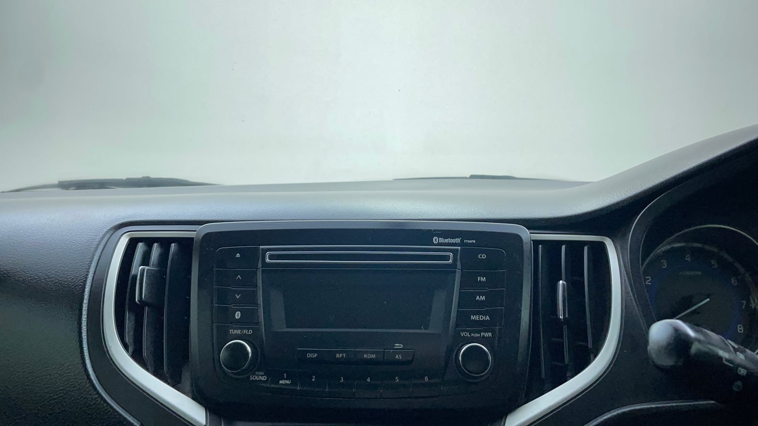 Used 2016 Maruti Suzuki Baleno Zeta 1.2 Petrol Manual top_features Integrated (in-dash) music system