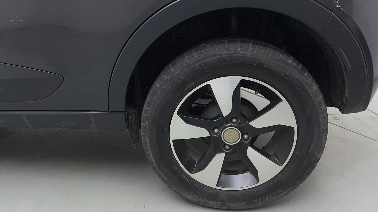 Used 2019 Tata Nexon XZA Plus Petrol Petrol Automatic tyres LEFT REAR TYRE RIM VIEW