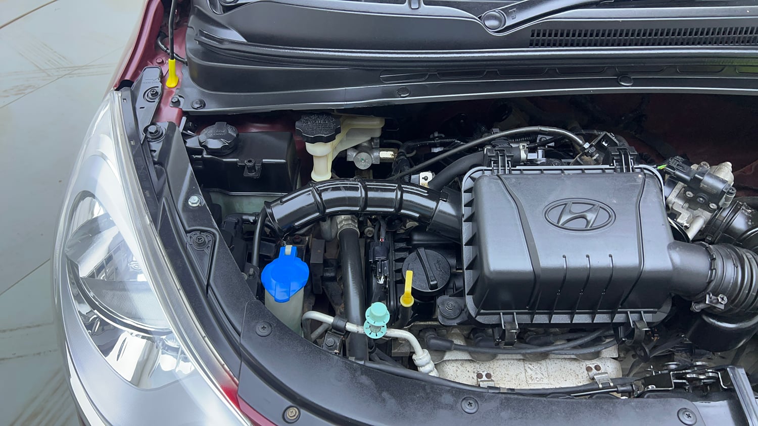 Used 2015 Hyundai i10 Sportz 1.1 iRDE2 Petrol Manual engine ENGINE RIGHT SIDE VIEW