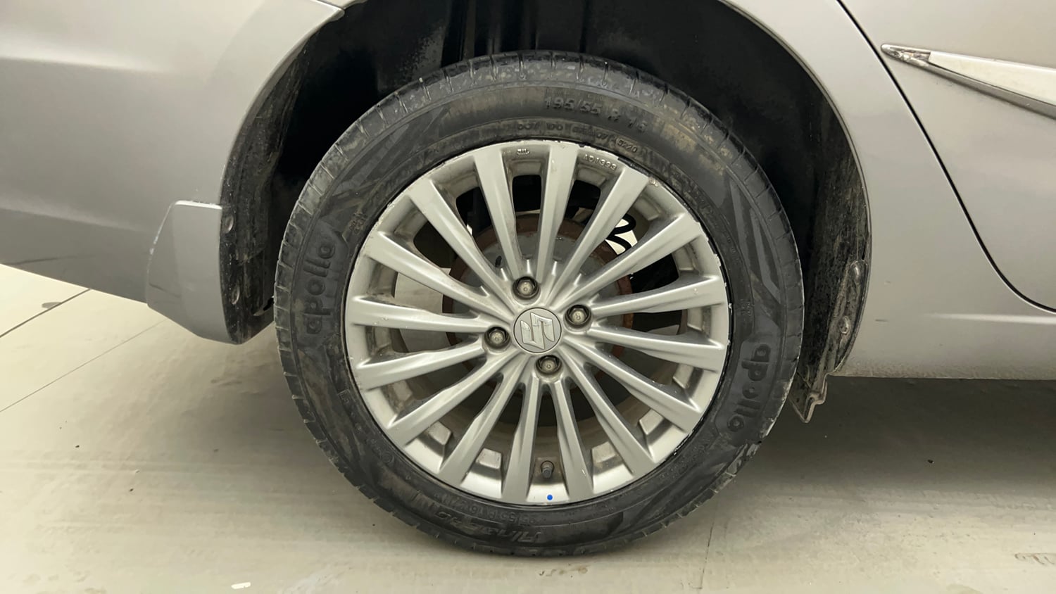 Used 2016 Maruti Suzuki Ciaz ZXi  AT Petrol Automatic tyres RIGHT REAR TYRE RIM VIEW