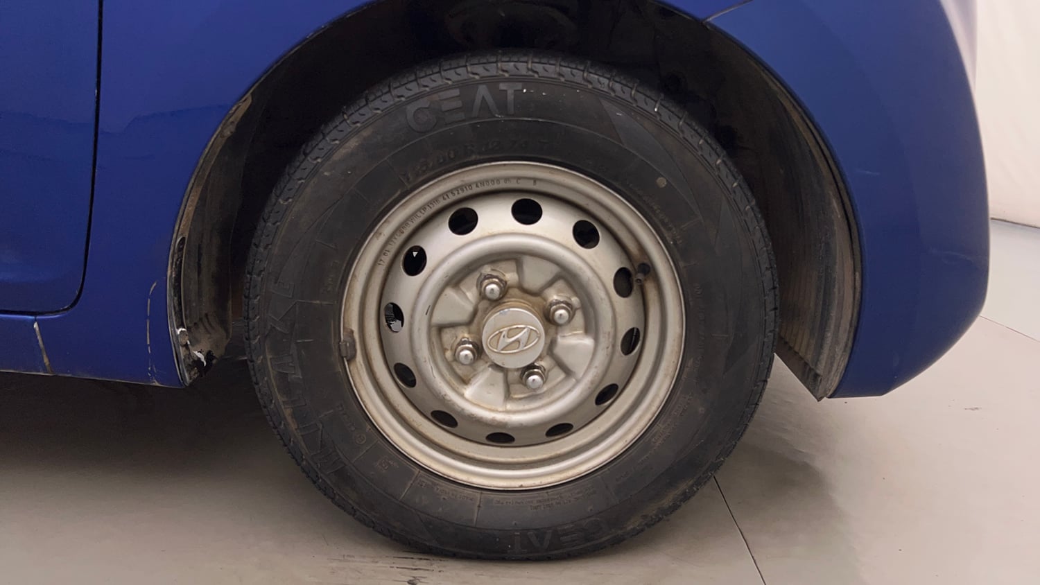 Used 2017 Hyundai Eon Era + Petrol Manual tyres RIGHT FRONT TYRE RIM VIEW