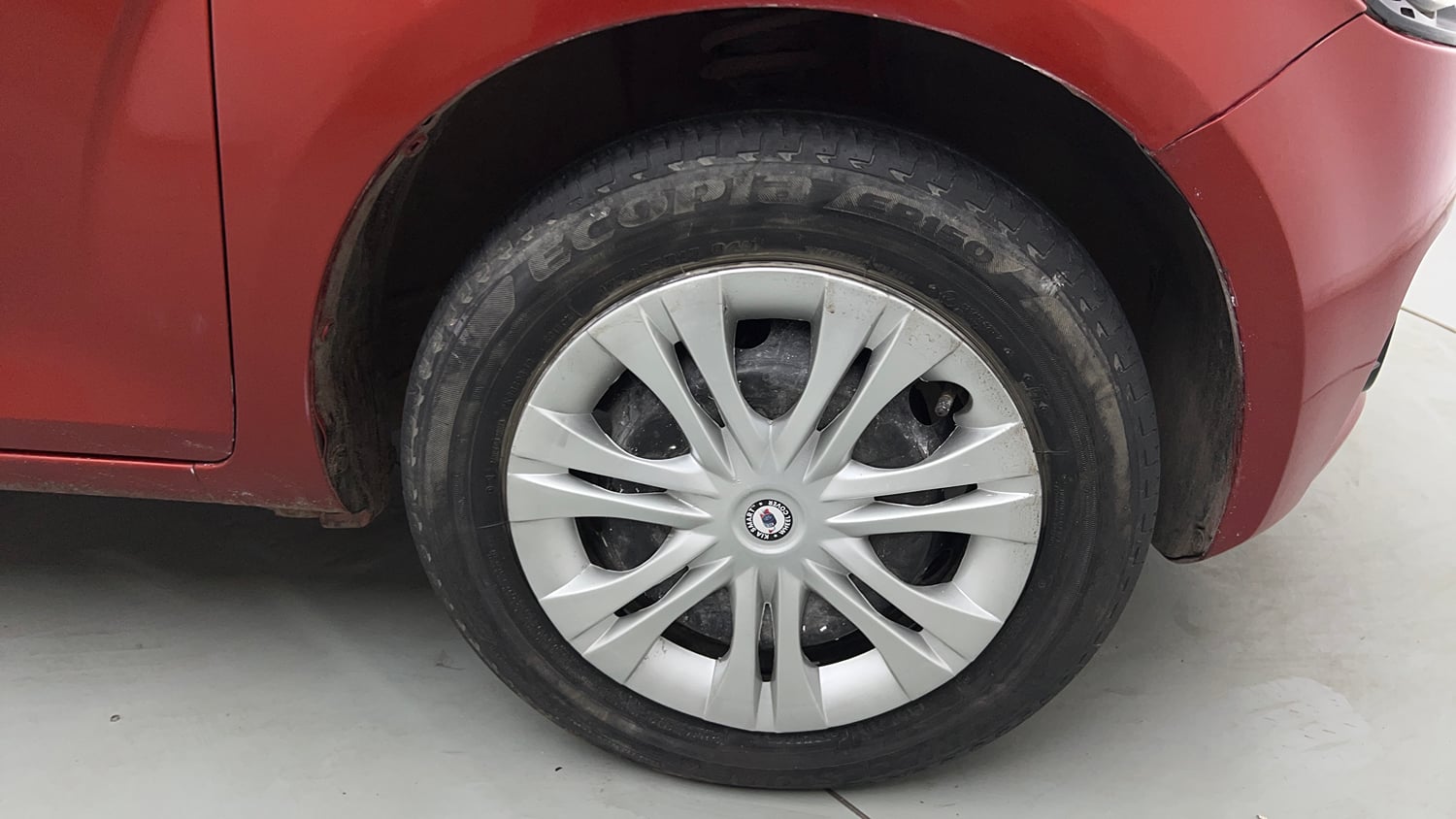 Used 2017 Maruti Suzuki Ignis Delta 1.2 MT Petrol Manual tyres RIGHT FRONT TYRE RIM VIEW