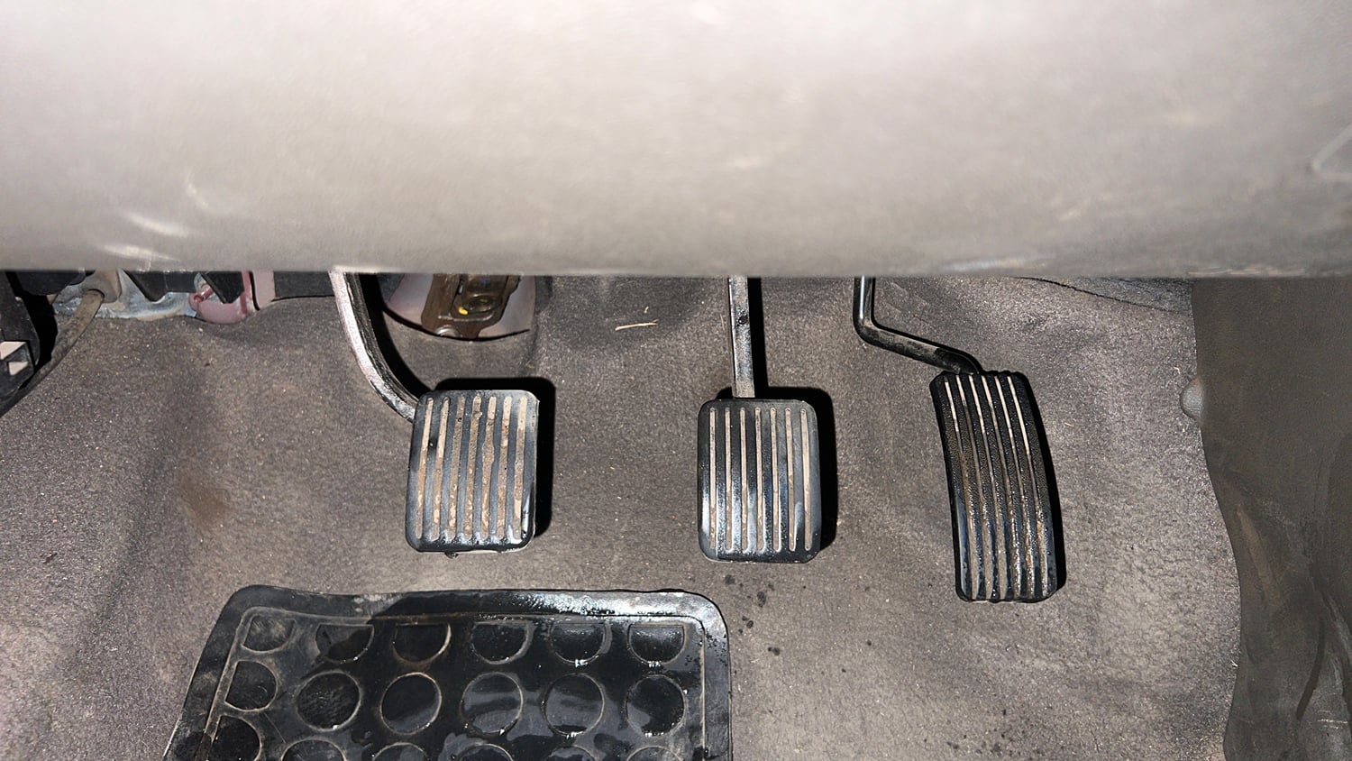 Used 2015 Hyundai i10 Sportz 1.1 iRDE2 Petrol Manual interior PEDALS VIEW