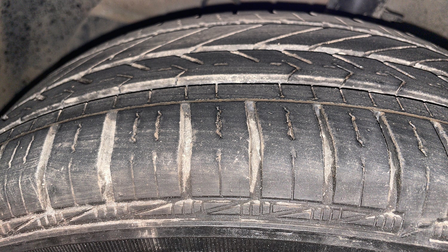 Used 2017 Hyundai Grand i10 Sportz 1.2 Kappa VTVT Petrol Manual tyres LEFT FRONT TYRE TREAD VIEW