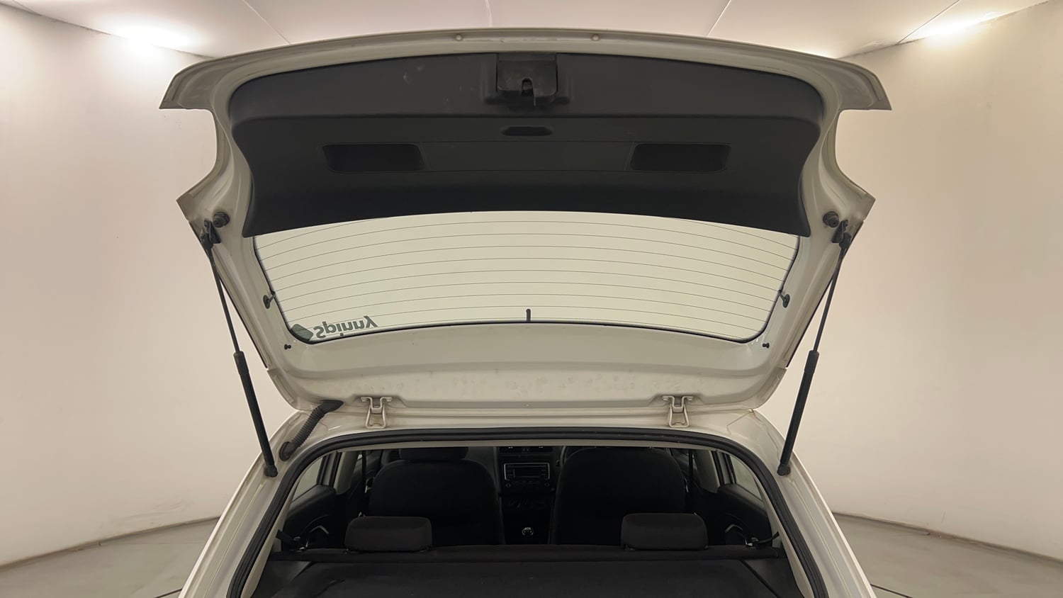 Used 2015 Volkswagen Polo Comfortline 1.5L (D) Diesel Manual interior DICKY DOOR OPEN VIEW