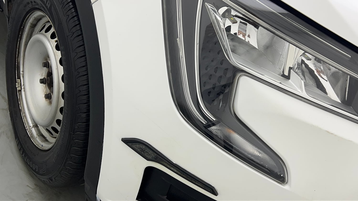 Used 2022 Mahindra XUV700 MX Petrol MT 5 STR Petrol Manual dents MINOR SCRATCH