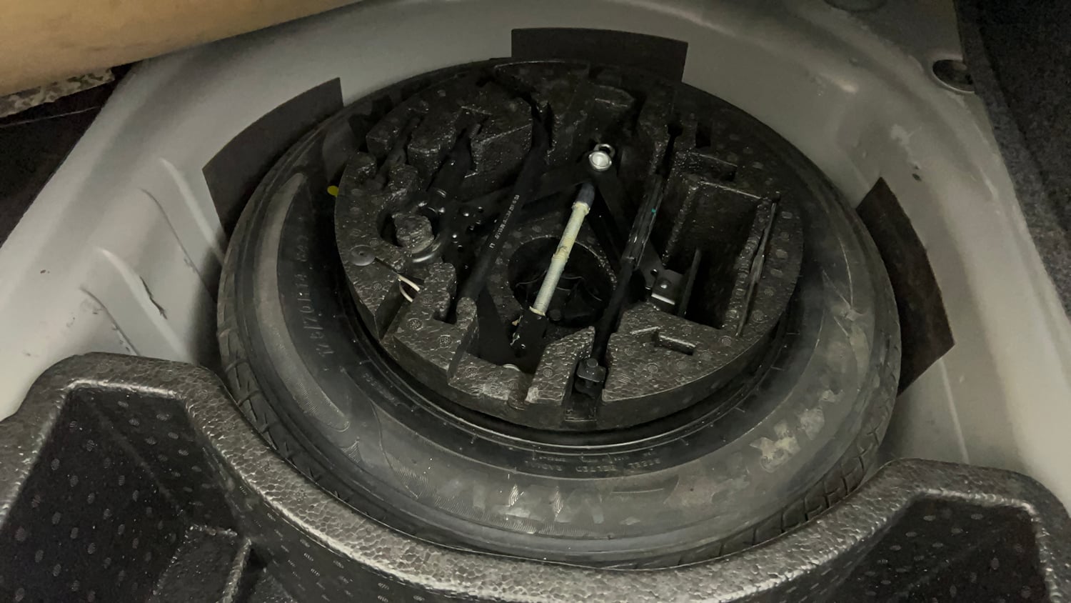 Used 2019 Volkswagen Vento Highline 1.6 (P) Petrol Manual tyres SPARE TYRE VIEW