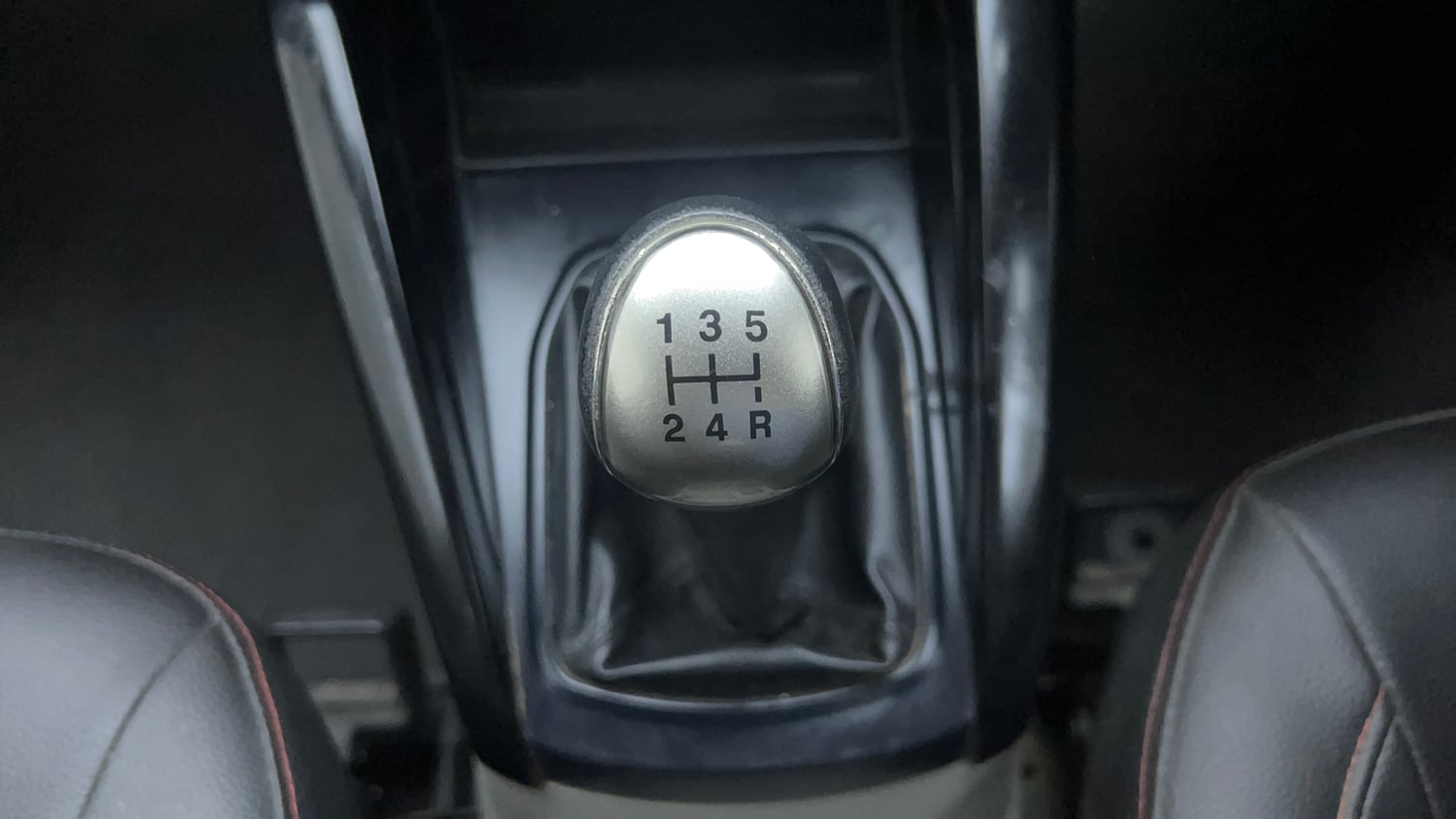 Used 2016 Ford EcoSport Titanium 1.5L TDCi Diesel Manual interior GEAR  KNOB VIEW