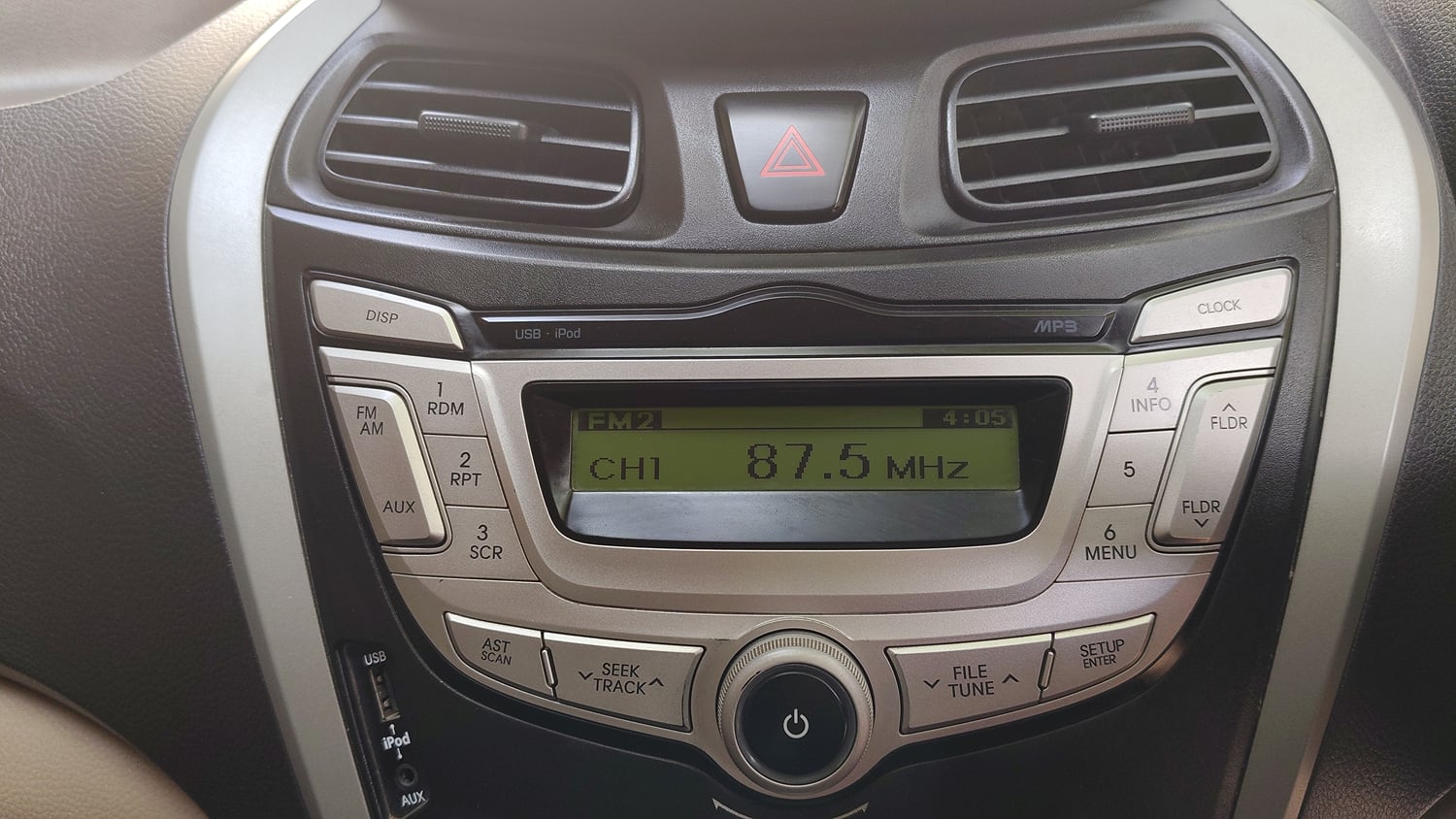 Used 2018 Hyundai Eon Magna + Petrol Manual top_features Integrated (in-dash) music system