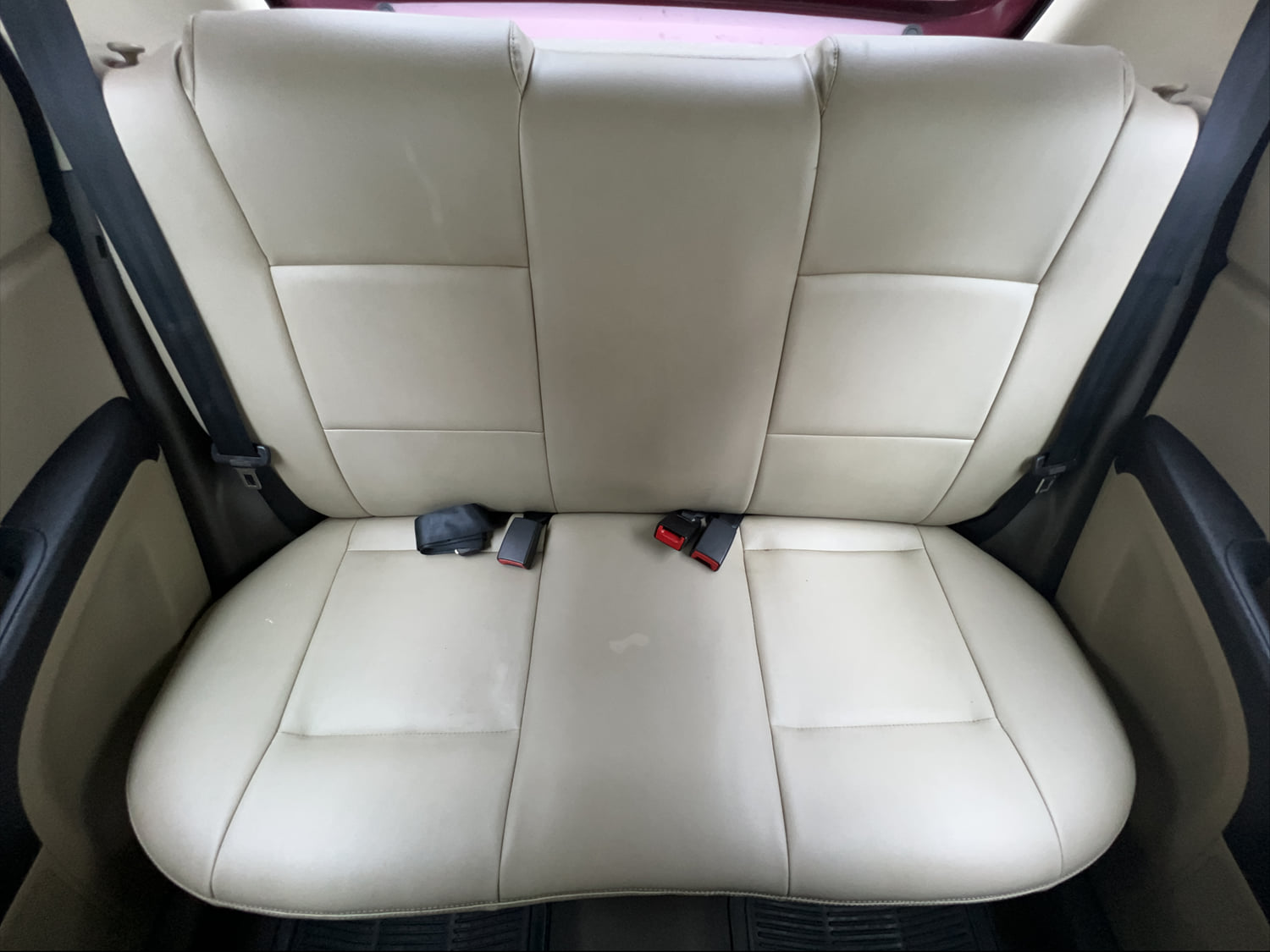 Used 2015 Hyundai i10 Sportz 1.1 iRDE2 Petrol Manual interior REAR SEAT CONDITION VIEW