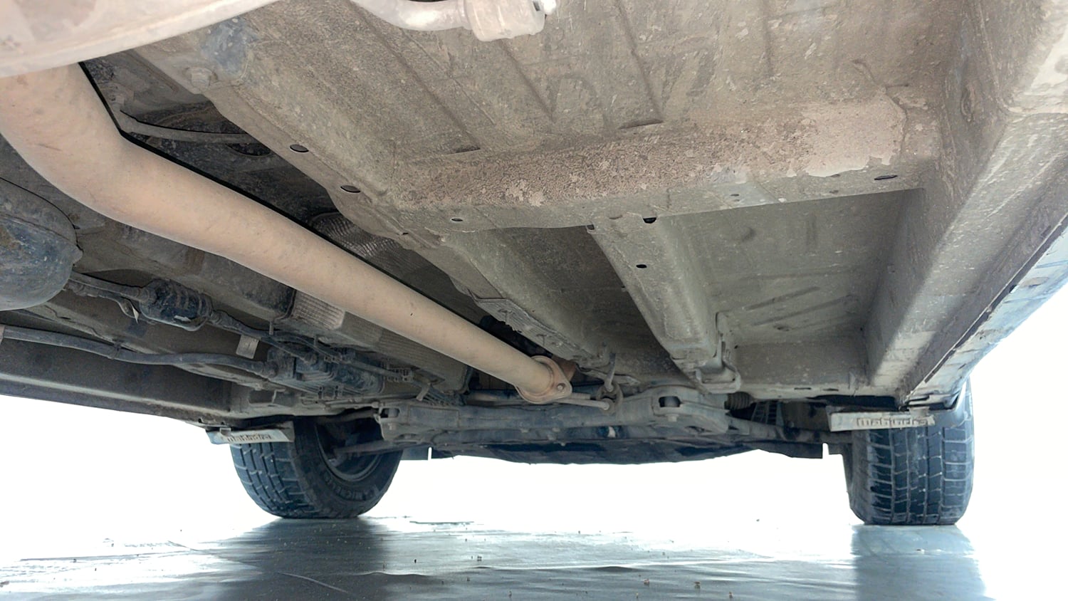 Used 2022 Mahindra XUV700 AX 5 Petrol AT 5 STR Petrol Automatic extra REAR RIGHT UNDERBODY VIEW