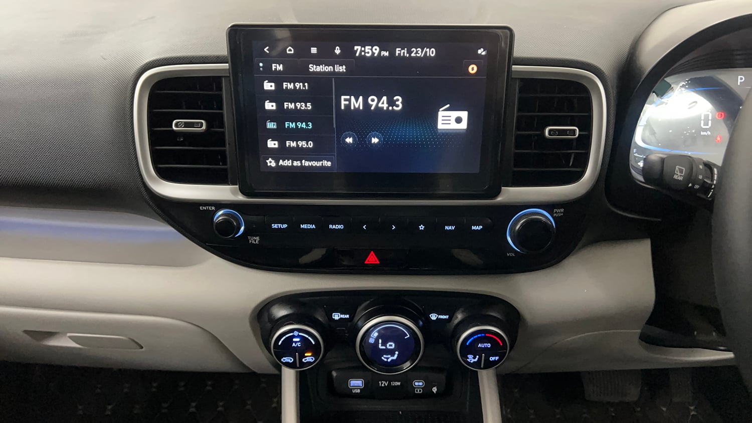 Used 2024 Hyundai Venue SX (O) 1.0 Turbo DCT Petrol Automatic interior MUSIC SYSTEM & AC CONTROL VIEW
