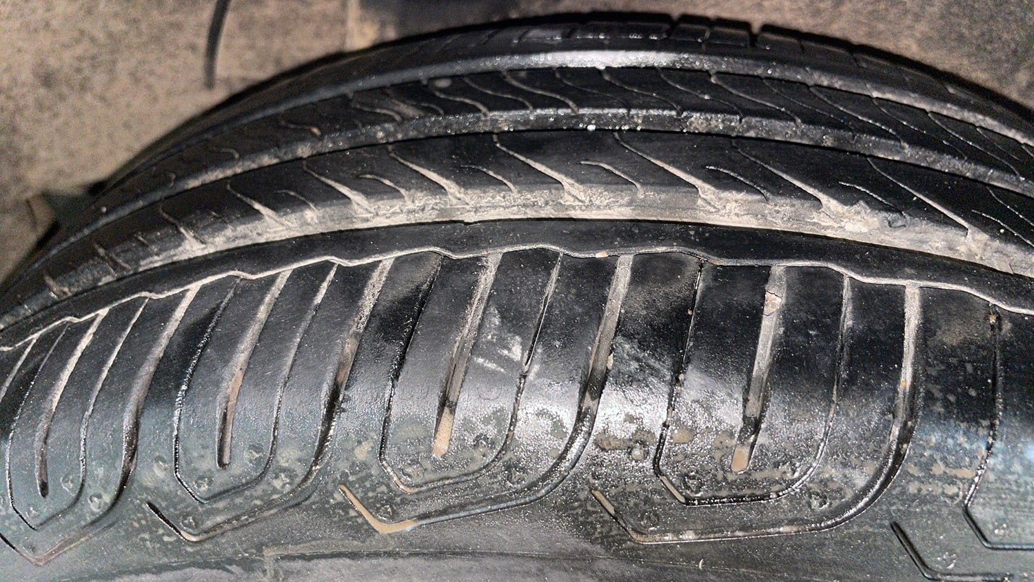 Used 2013 Hyundai i20 Asta 1.2 Petrol Manual tyres LEFT REAR TYRE TREAD VIEW