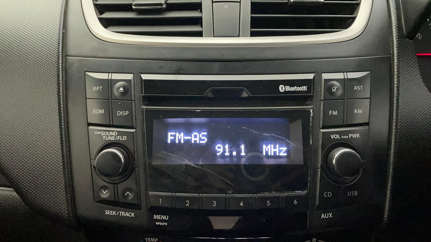Used 2015 Maruti Suzuki Swift ZXi Petrol Manual top_features Integrated (in-dash) music system