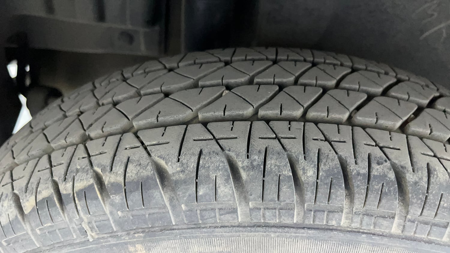 Used 2012 Maruti Suzuki Swift VXi Petrol Manual tyres RIGHT REAR TYRE TREAD VIEW