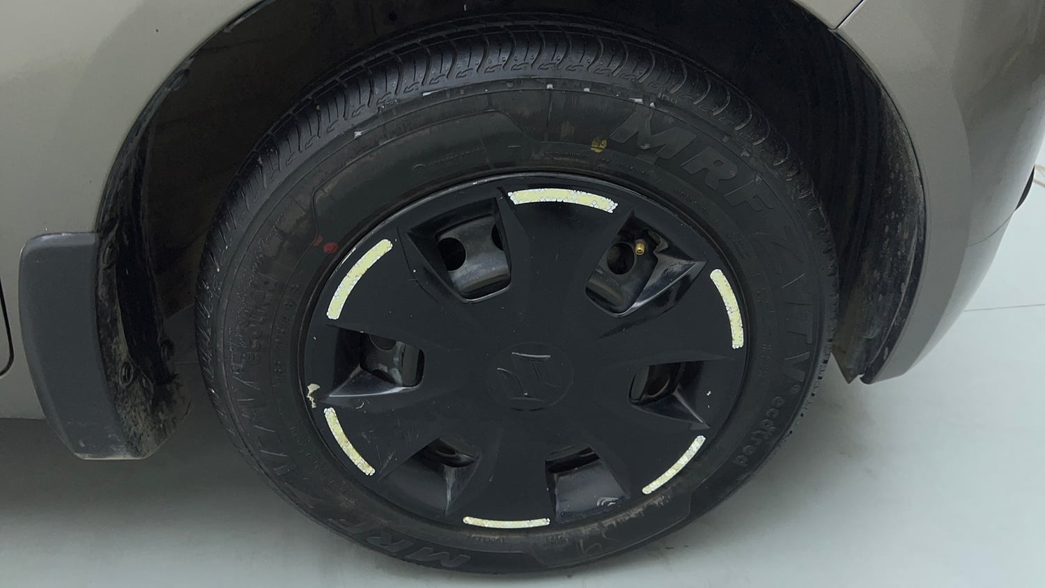Used 2023 Maruti Suzuki Wagon R VXI 1.0 Petrol Manual tyres RIGHT FRONT TYRE RIM VIEW