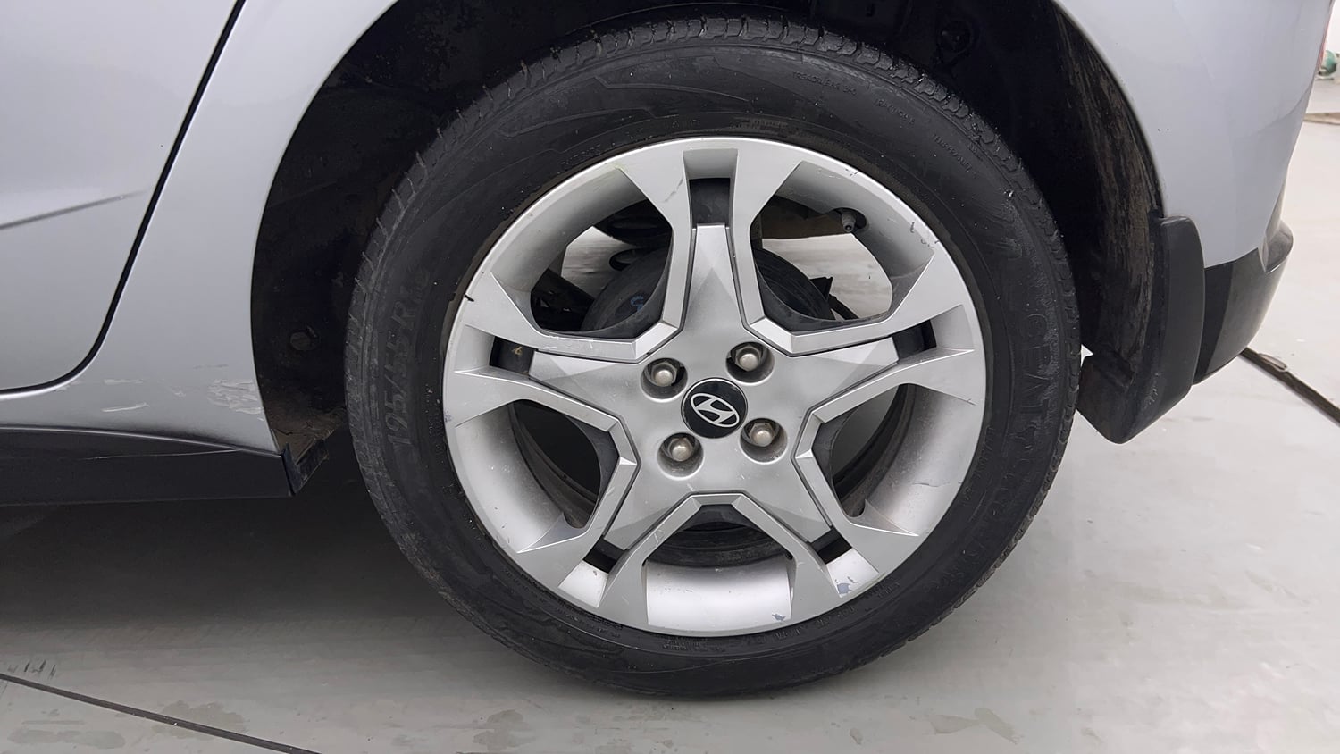 Used 2024 Hyundai i20 Sportz (O) 1.2 MT Petrol Manual tyres LEFT REAR TYRE RIM VIEW