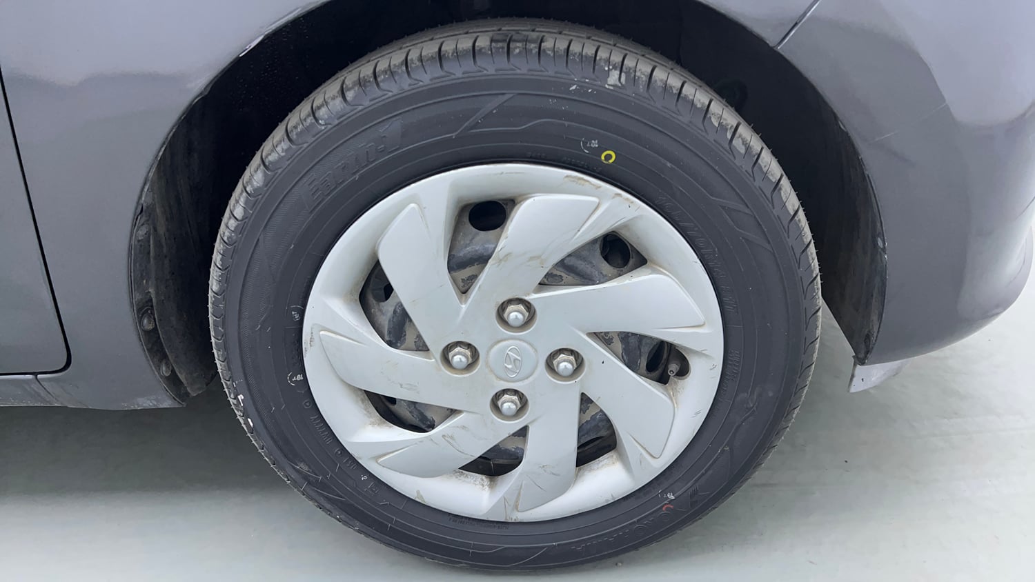 Used 2020 Hyundai Santro Sportz AMT Petrol Automatic tyres RIGHT FRONT TYRE RIM VIEW